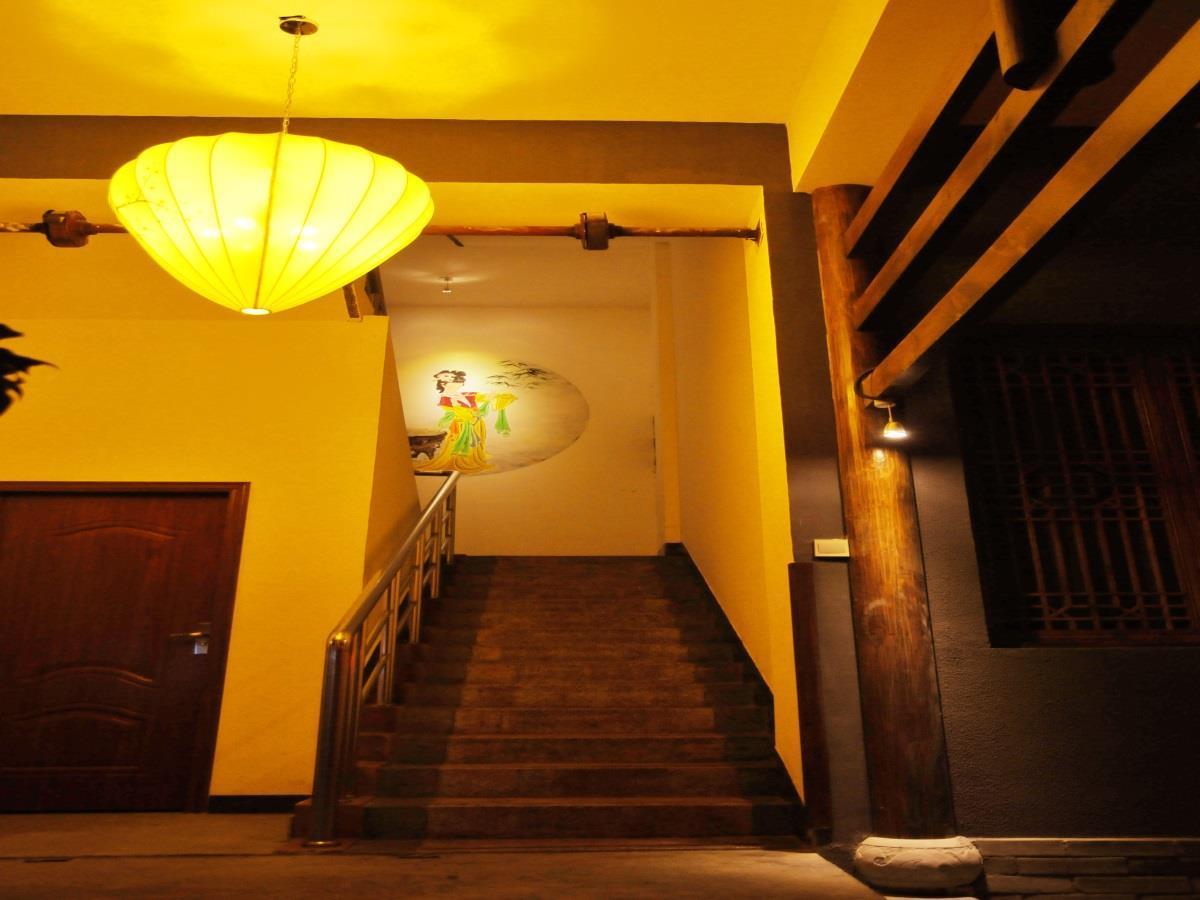 Renli Hotel Чэнду Экстерьер фото